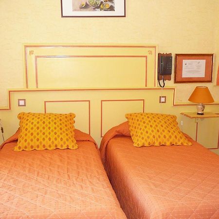 Hotel Du Fiacre Carpentras ภายนอก รูปภาพ