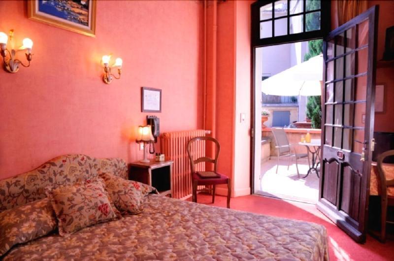 Hotel Du Fiacre Carpentras ภายนอก รูปภาพ
