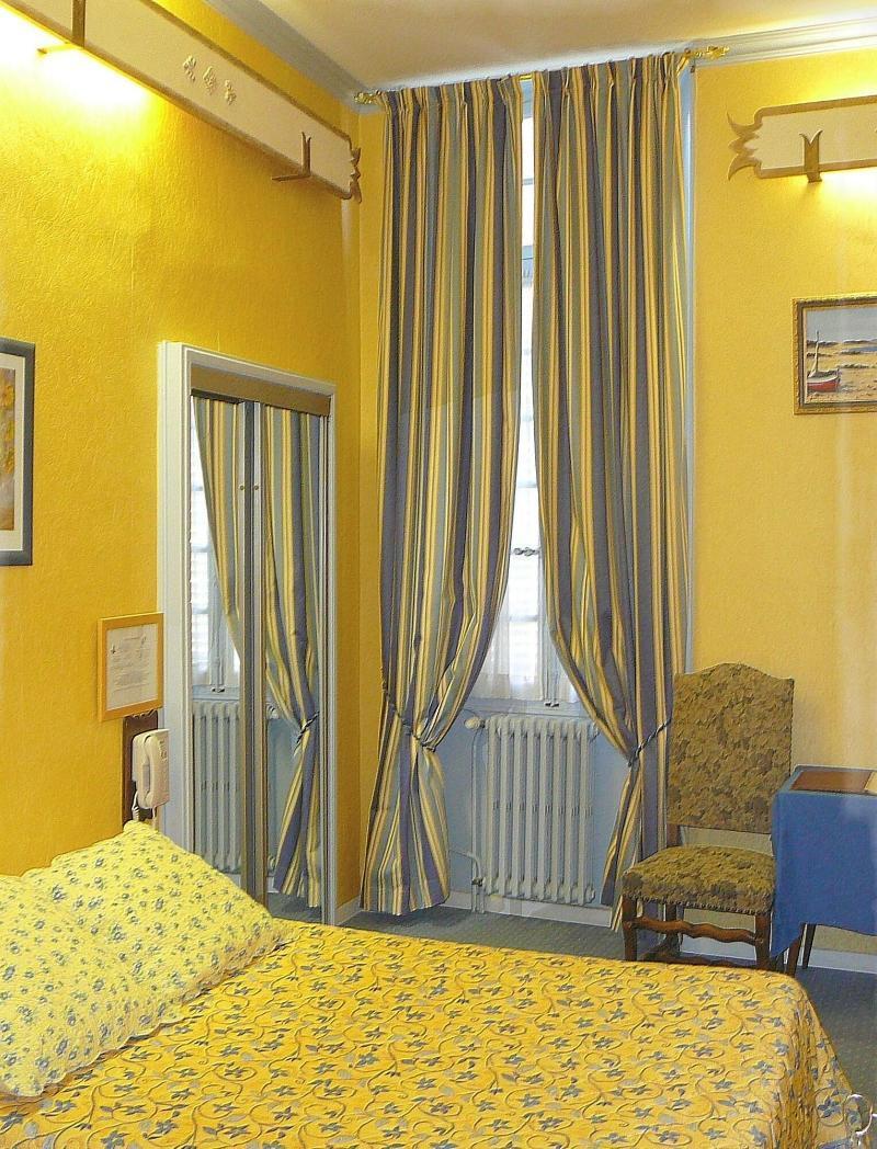 Hotel Du Fiacre Carpentras ภายนอก รูปภาพ