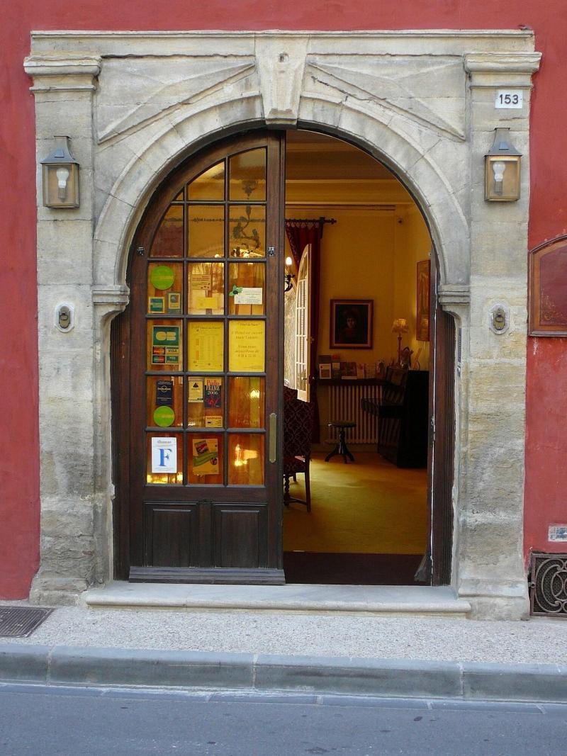 Hotel Du Fiacre Carpentras ภายนอก รูปภาพ