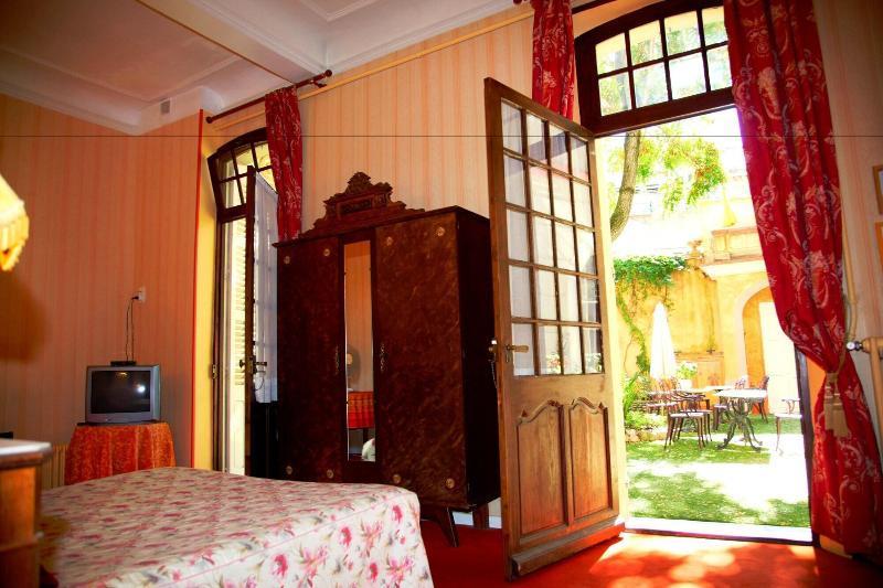 Hotel Du Fiacre Carpentras ภายนอก รูปภาพ