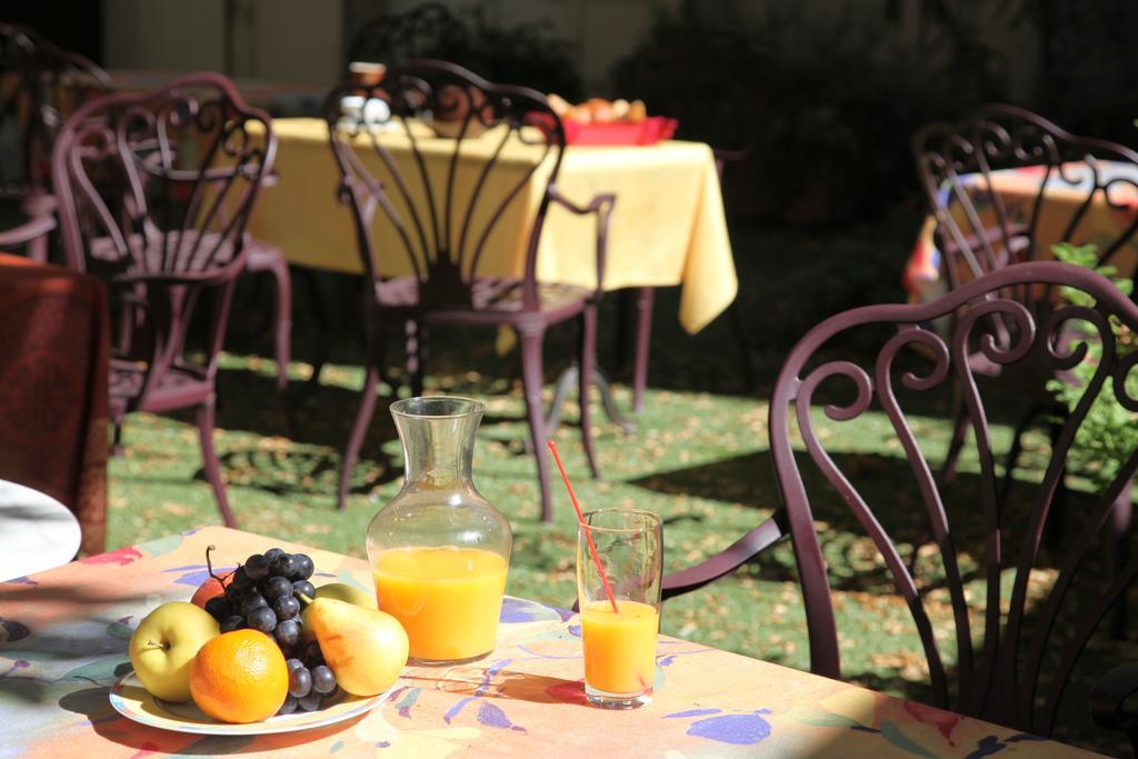 Hotel Du Fiacre Carpentras ภายนอก รูปภาพ