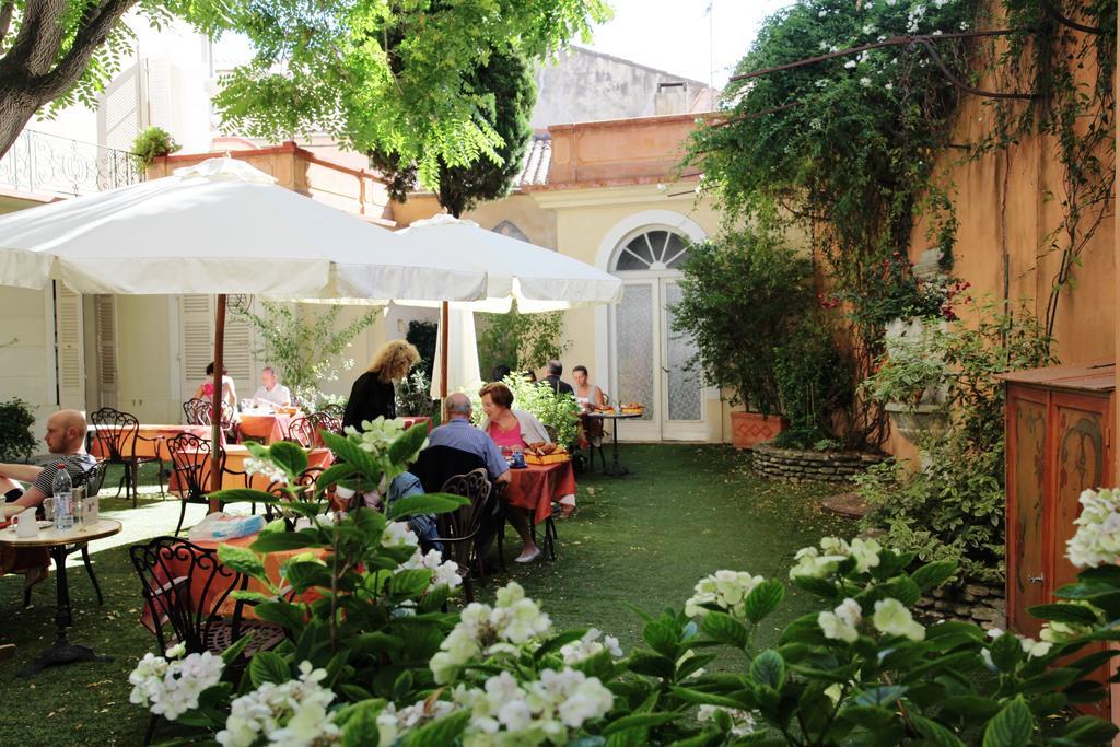 Hotel Du Fiacre Carpentras ภายนอก รูปภาพ