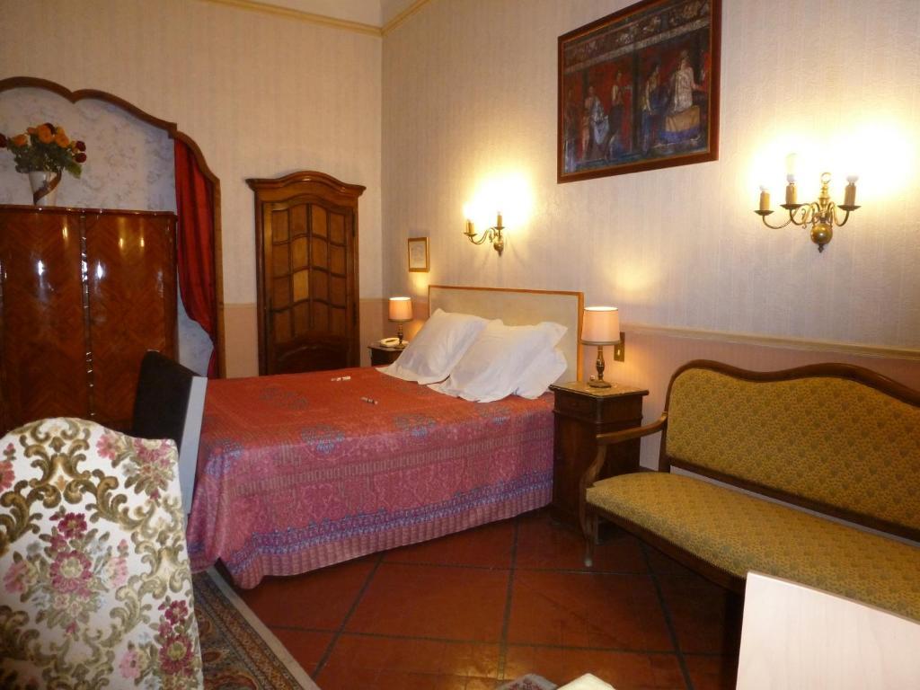 Hotel Du Fiacre Carpentras ภายนอก รูปภาพ