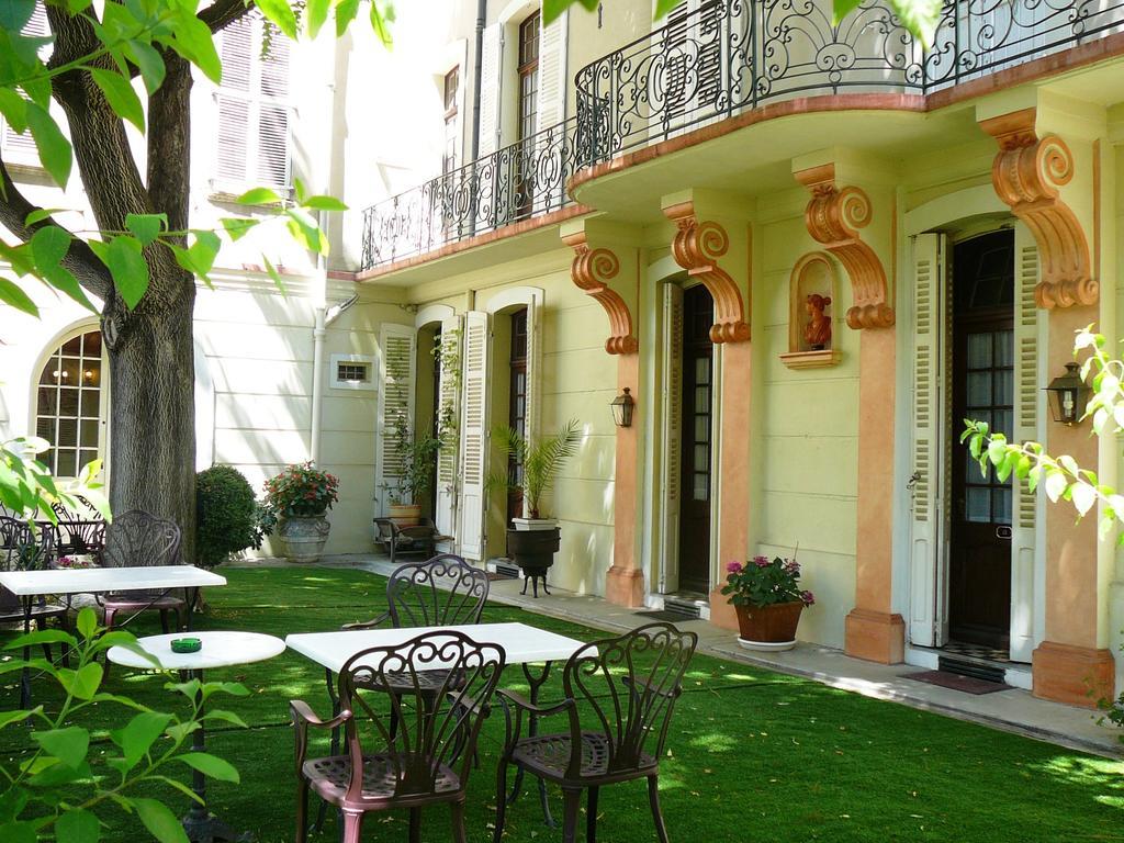 Hotel Du Fiacre Carpentras ภายนอก รูปภาพ